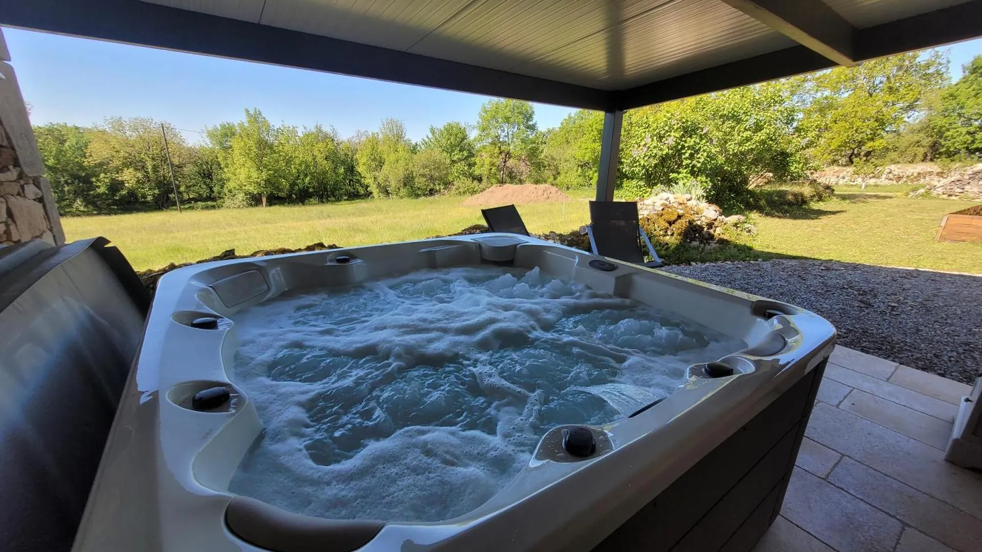 Les Enclos Secrets Livernon Bed & Breakfast