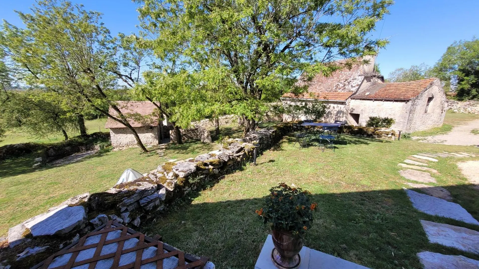 Les Enclos Secrets Livernon Bed & Breakfast